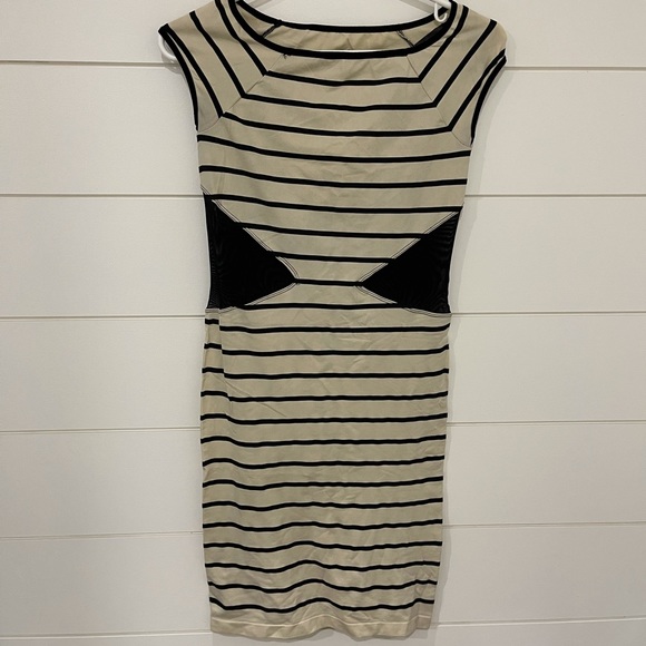 Dress - Picture 1 of 3